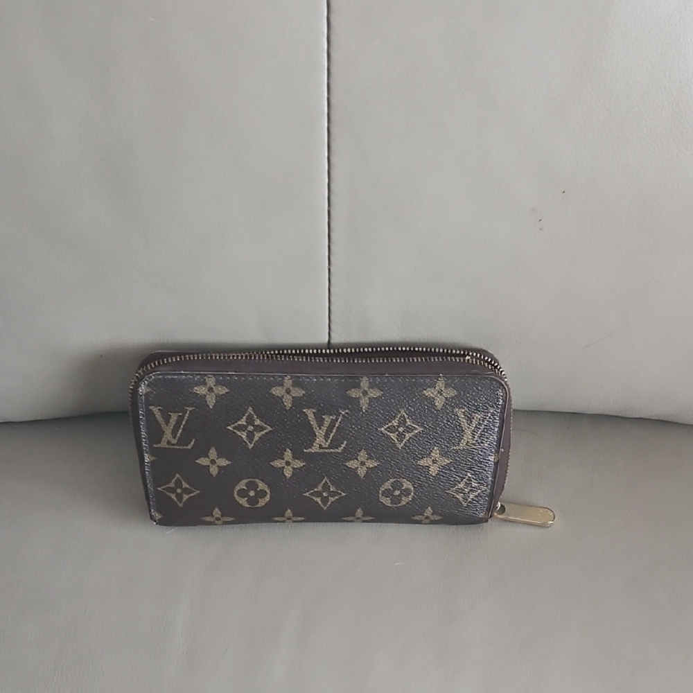 Authentic Louis Vuitton Tan and Brown Monogram Zipper Wallet 8x4 - Picture 7 of 16
